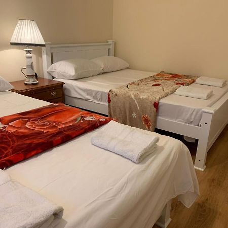 Two Bed Holiday Apartment 伦敦 外观 照片