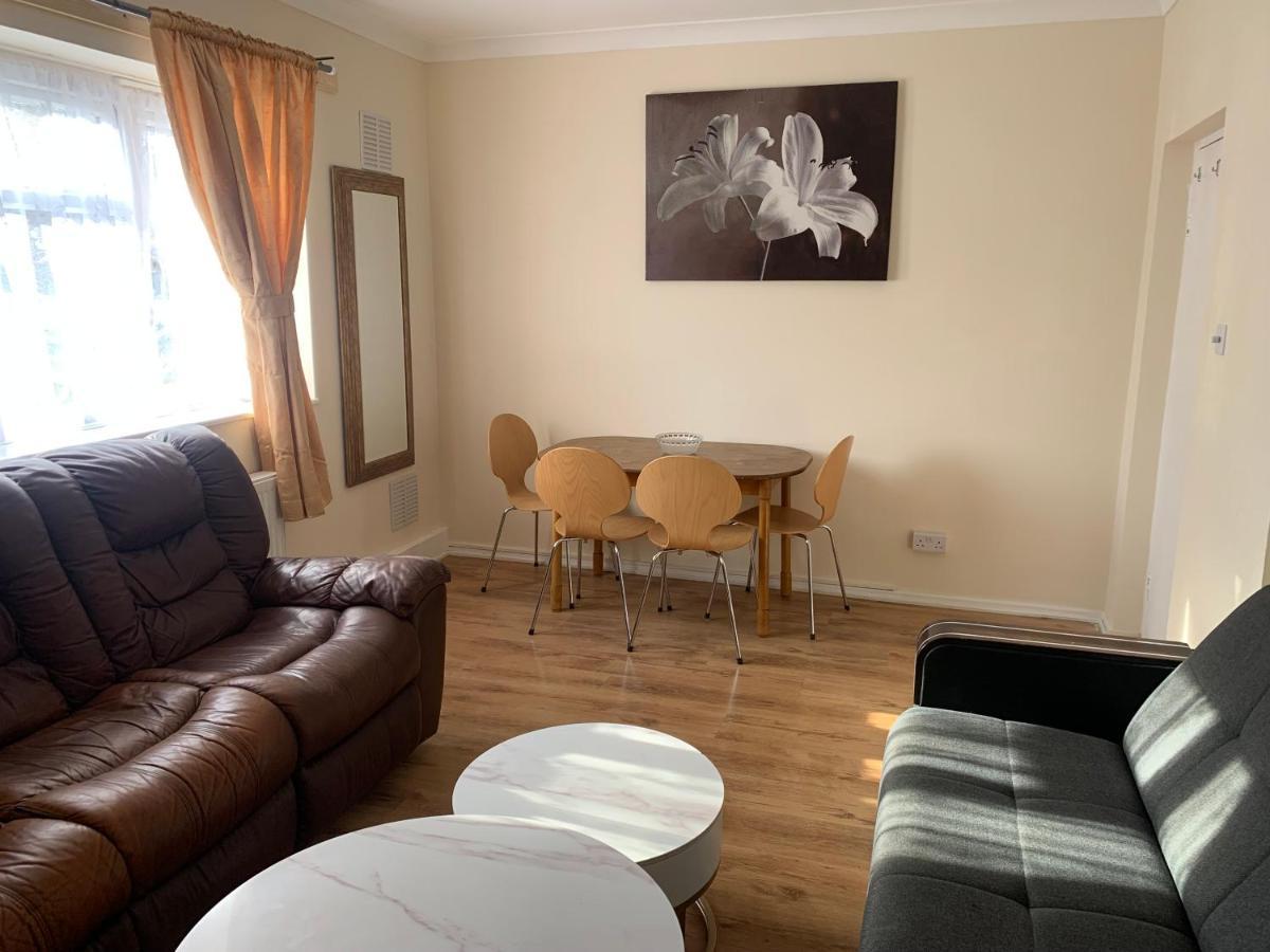 Two Bed Holiday Apartment 伦敦 外观 照片