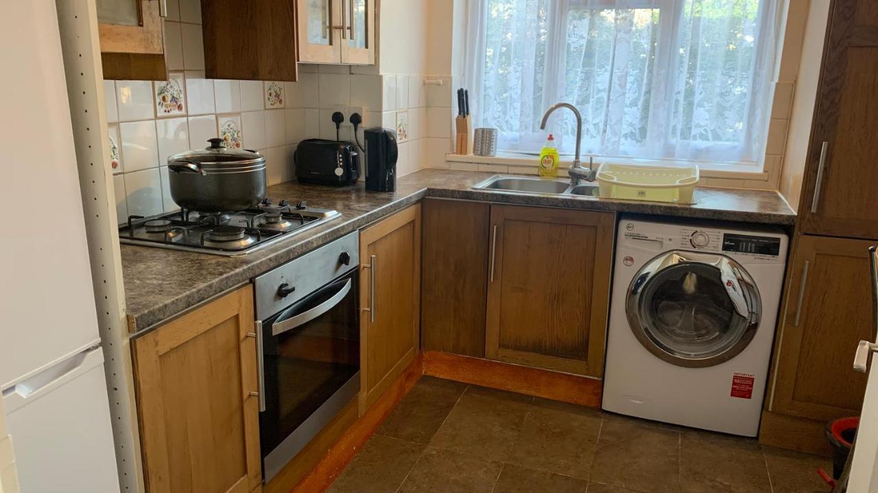 Two Bed Holiday Apartment 伦敦 外观 照片