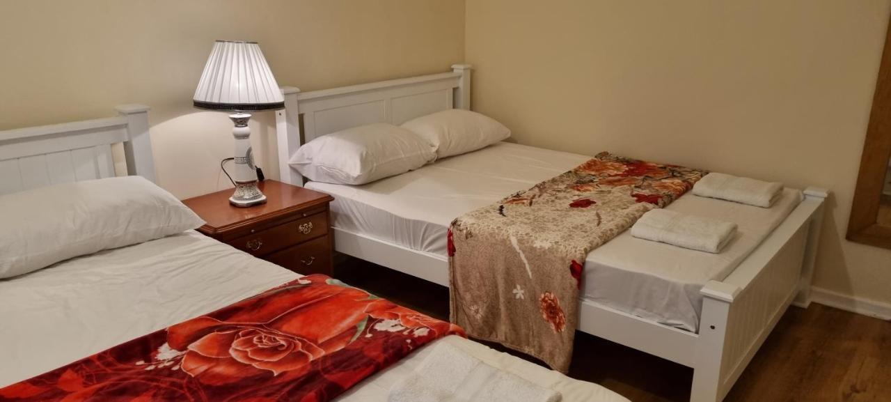 Two Bed Holiday Apartment 伦敦 外观 照片