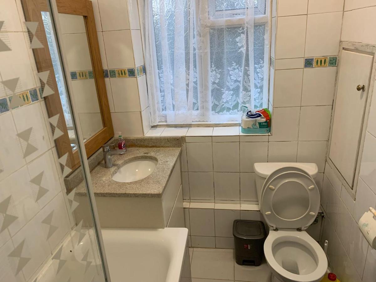 Two Bed Holiday Apartment 伦敦 外观 照片