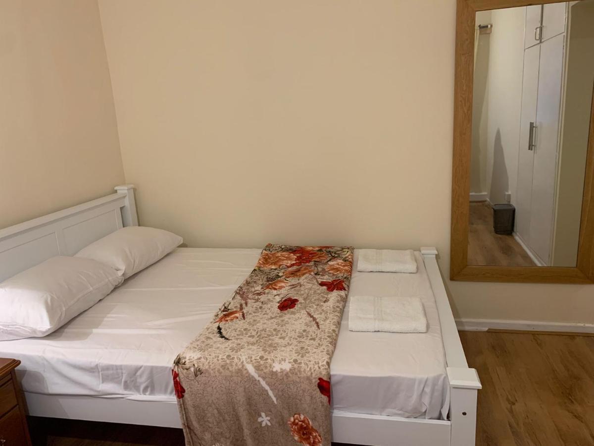Two Bed Holiday Apartment 伦敦 外观 照片