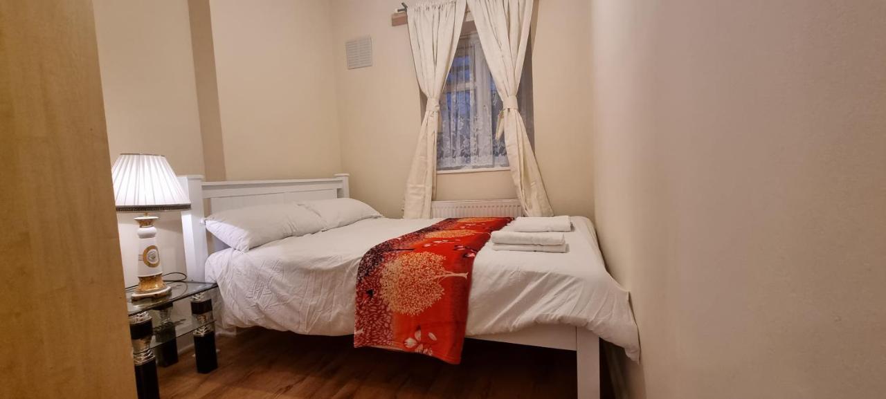 Two Bed Holiday Apartment 伦敦 外观 照片