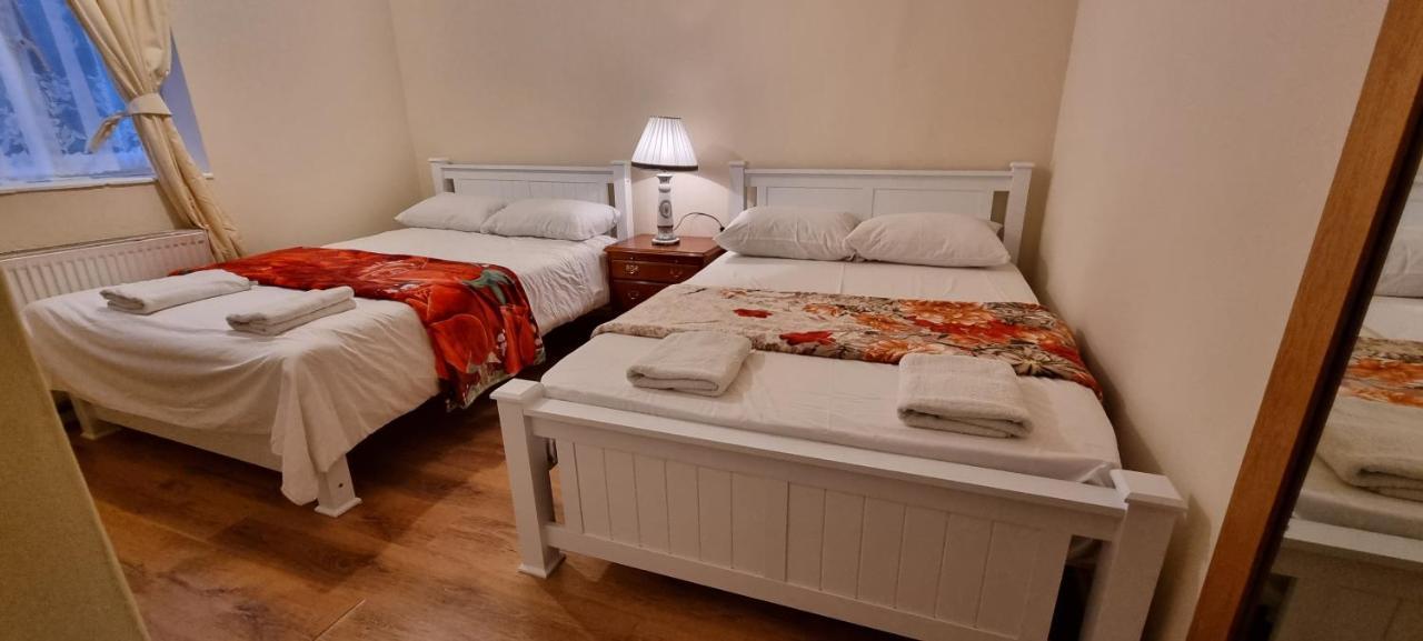 Two Bed Holiday Apartment 伦敦 外观 照片